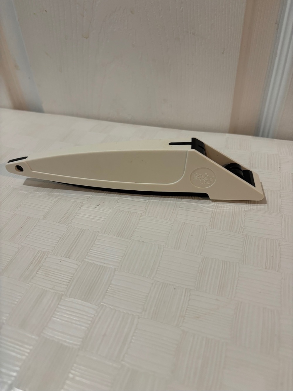 Pampered chef vintage knife sharpener